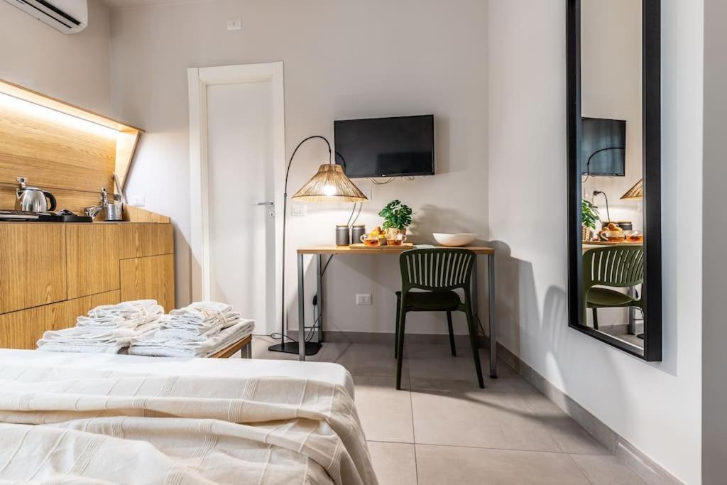 Dafne Room Un'Oasi Romana Per Coppie Экстерьер фото